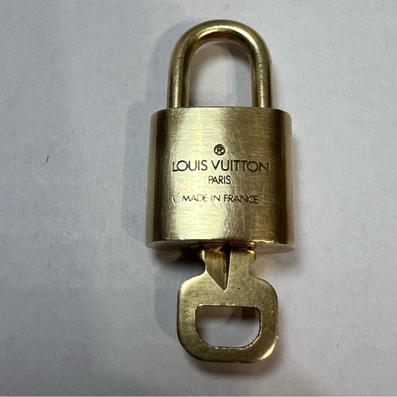 Louis Vuitton lock and key # 312 - Picture 3 of 3